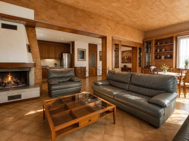 Villetta indipendente in vendita di 422 m² in Via J. Kennedy
