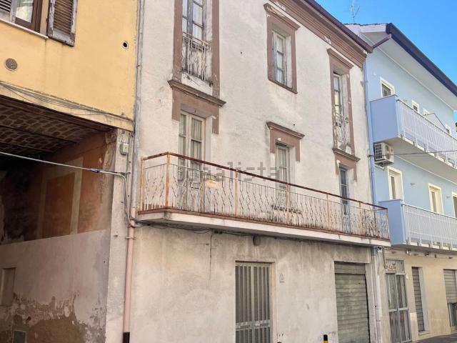 Villetta indipendente in vendita di 422 m² in Via Roma, 35