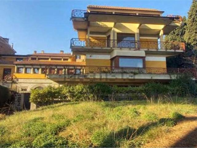Villetta indipendente in vendita di 422 m² in Circonvallazione dalla Chiesa, 95