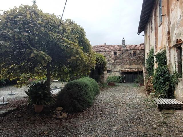 Villetta indipendente in vendita di 422 m² in Piazza Caduti, 2