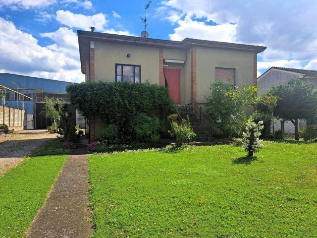 Villetta indipendente in vendita di 423 m²