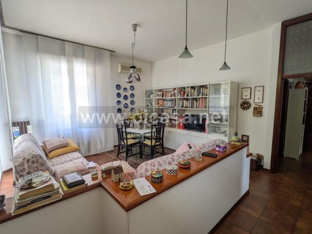 Villetta indipendente in vendita di 424 m² in Strada Statale 16 Adriatica