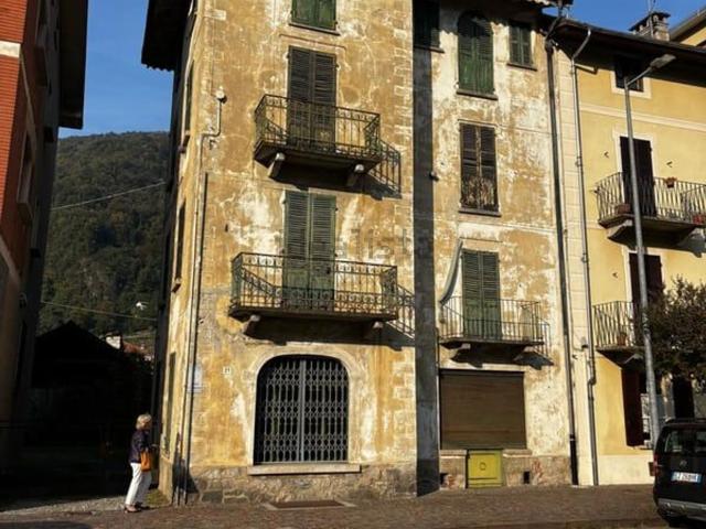 Villetta indipendente in vendita di 425 m² in Via Brigate Garibaldi, 21