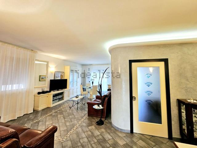 Villetta indipendente in vendita di 425 m² in Via Roma