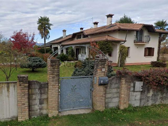 Villetta indipendente in vendita di 425 m² in Via Risera, 7