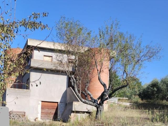 Villetta indipendente in vendita di 425 m² in Contrada Selva