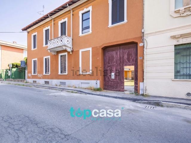Villetta indipendente in vendita di 426 m² in Via Vincenzo Bellini, 34