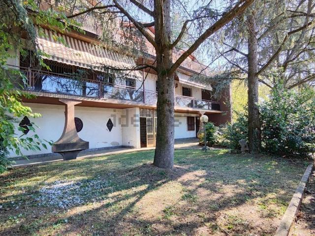 Villetta indipendente in vendita di 427 m² in Via Carella, 15