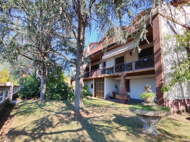 Villetta indipendente in vendita di 427 m² in Via Carella, 15