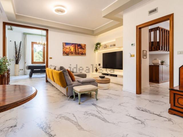 Villetta indipendente in vendita di 429 m² in Via Battindarno, 244