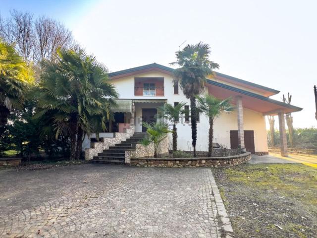 Villetta indipendente in vendita di 430 m² in Via Santa Caterina