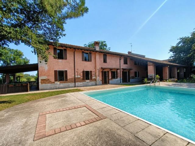 Villetta indipendente in vendita di 430 m² in Via Giuseppe Garibaldi