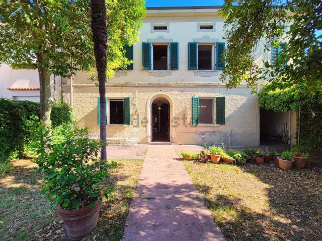 Villetta indipendente in vendita di 430 m² in Via Giacomo Matteotti, 22