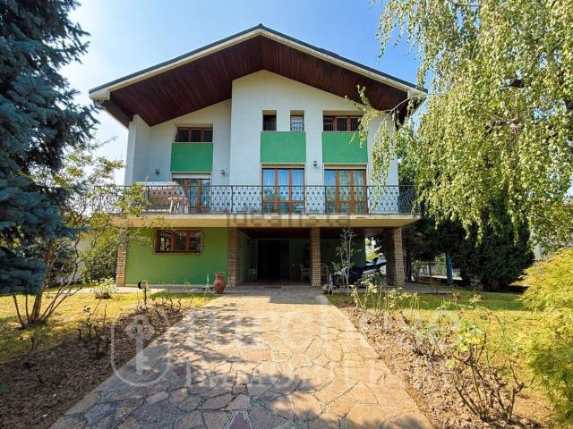 Villetta indipendente in vendita di 400 m² in Via Fratelli Rossi, 7