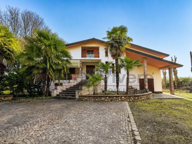 Villetta indipendente in vendita di 430 m² in Via Santa Caterina