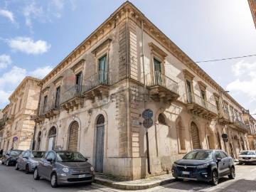 Villetta indipendente in vendita di 430 m² in Via Piave, 40
