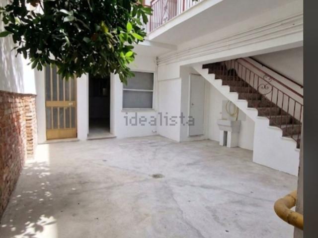 Villetta indipendente in vendita di 430 m² in Via Taverna Giuseppe