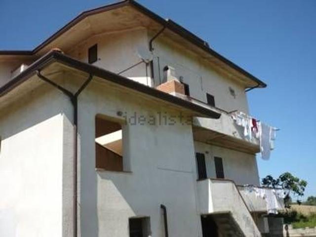 Villetta indipendente in vendita di 430 m² in Via Vomano, 9