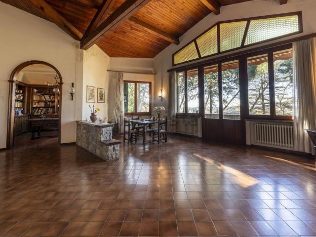 Villetta indipendente in vendita di 430 m² in Strada Montecchio