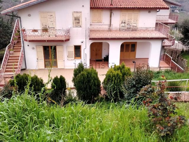 Villetta indipendente in vendita di 432 m² in Via Tuori, 15