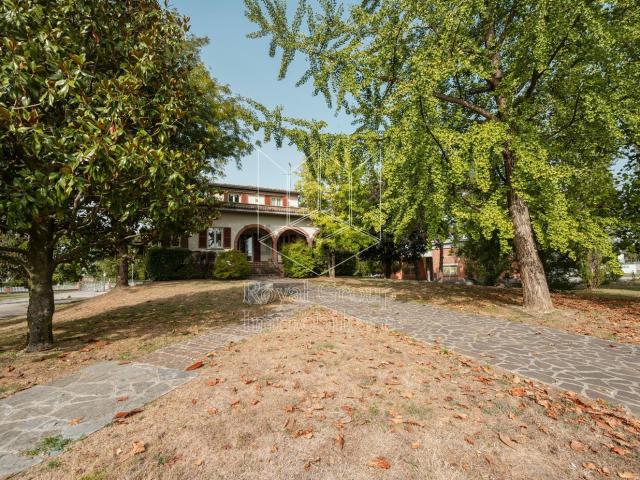 Villetta indipendente in vendita di 433 m² in Via D. Alighieri, 31