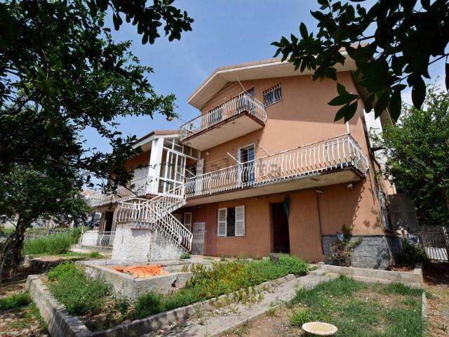 Villetta indipendente in vendita di 433 m² in Via delle Avagnine, 88