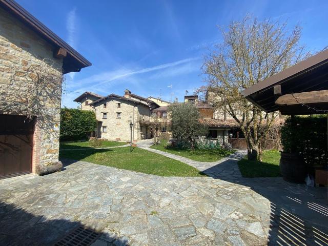 Villetta indipendente in vendita di 433 m² in Località Monte