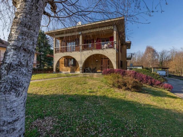 Villetta indipendente in vendita di 435 m² in Via XXV Aprile, 4