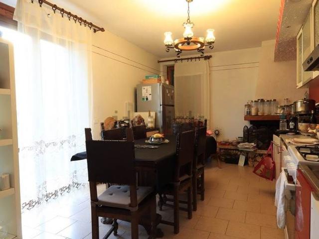 Villetta indipendente in vendita di 436 m² in Via Lazio
