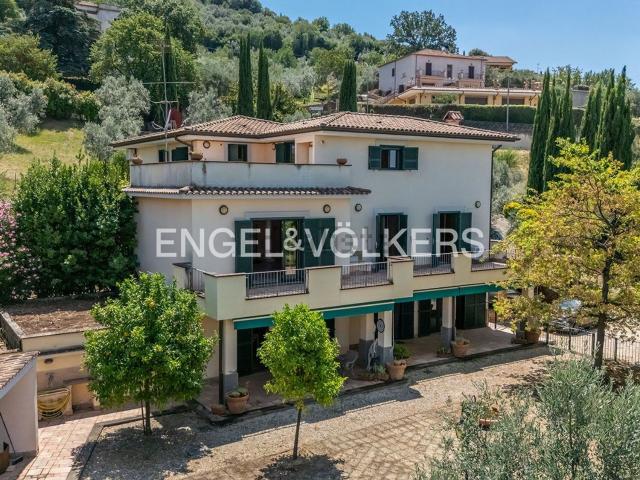 Villetta indipendente in vendita di 437 m² in Via Roma