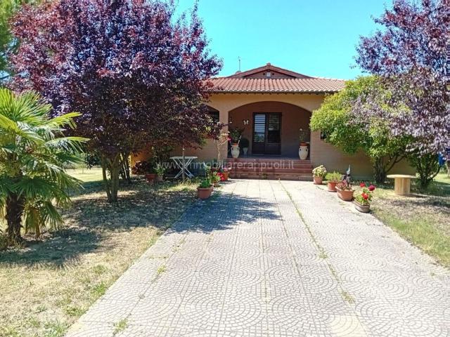 Villetta indipendente in vendita di 438 m²