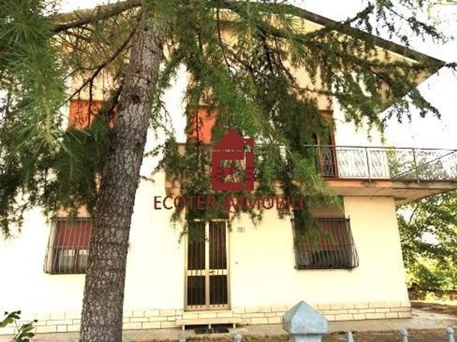 Villetta indipendente in vendita di 438 m² in Via cella, 13