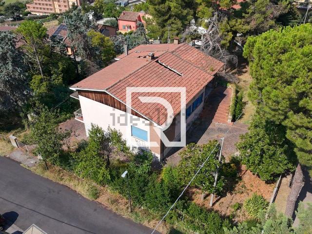 Villetta indipendente in vendita di 438 m² in Via Decio Raggi, 8