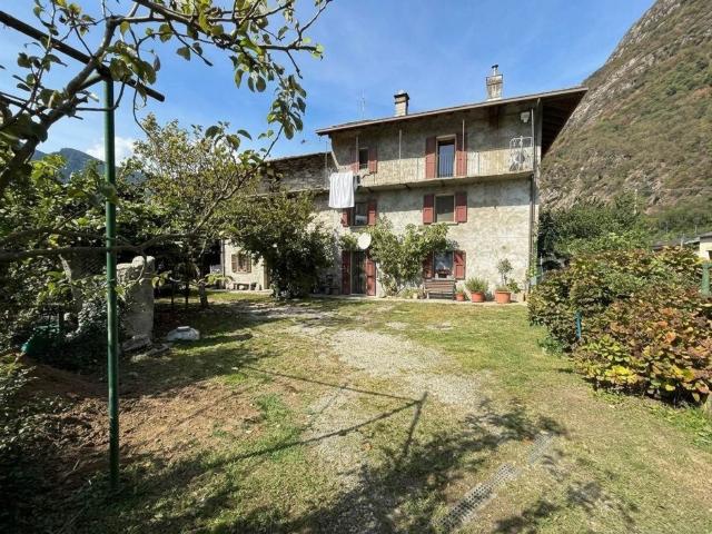 Villetta indipendente in vendita di 438 m² in Via dell&apos Orto