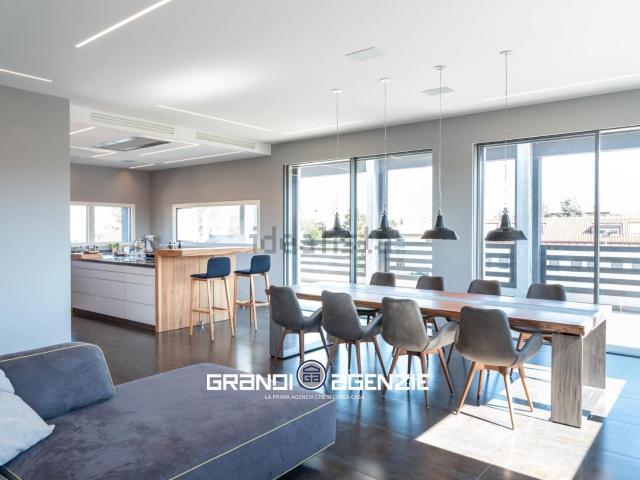 Villetta indipendente in vendita di 438 m² in Via Montello