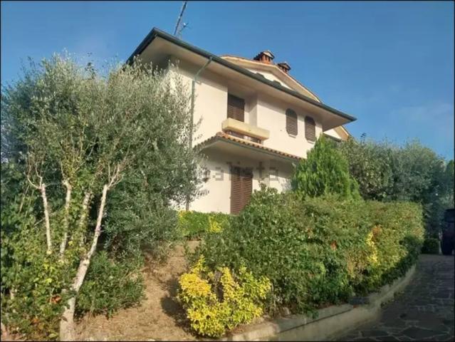 Villetta indipendente in vendita di 439 m² in Via Monte Rosa