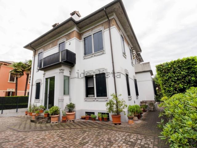 Villetta indipendente in vendita di 440 m²