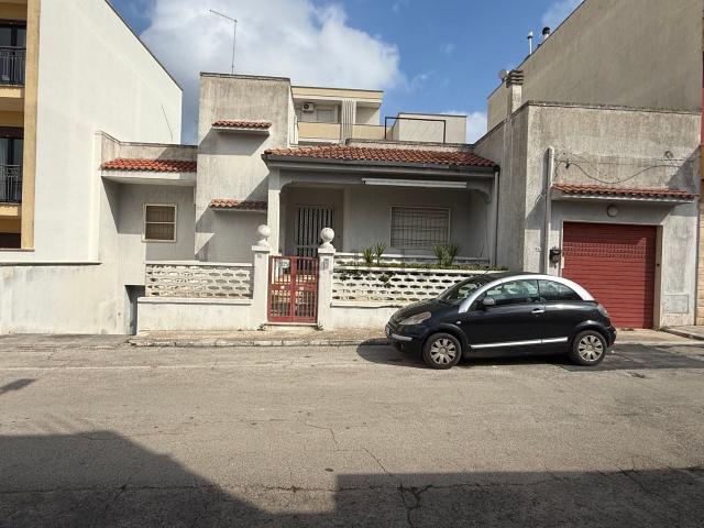 Villetta indipendente in vendita di 440 m² in Via Benedetto Croce, 96