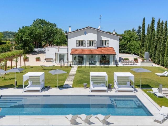 Villetta indipendente in vendita di 440 m² in Via Bergullo, 34