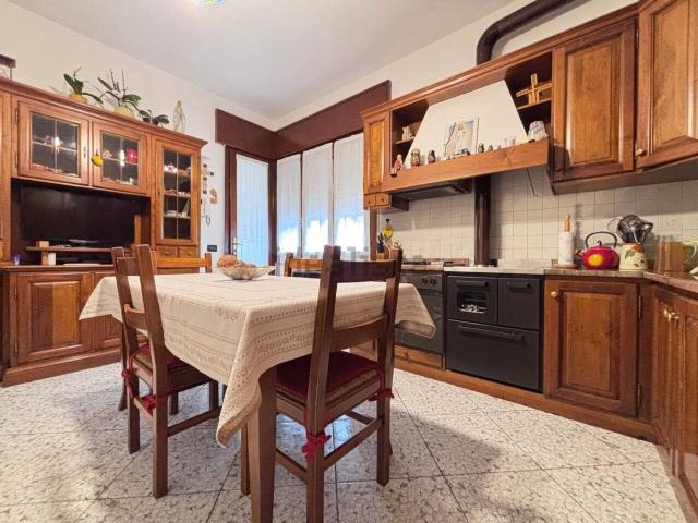 Villetta indipendente in vendita di 440 m² in Via Guglielmo Marconi