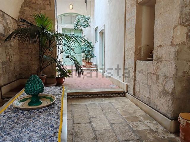 Villetta indipendente in vendita di 440 m² in Strada Pellico, 26