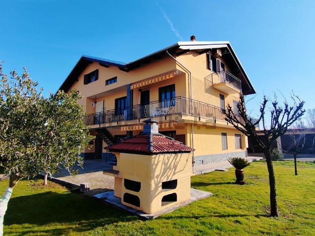Villetta indipendente in vendita di 442 m² in Via Cerea, 37
