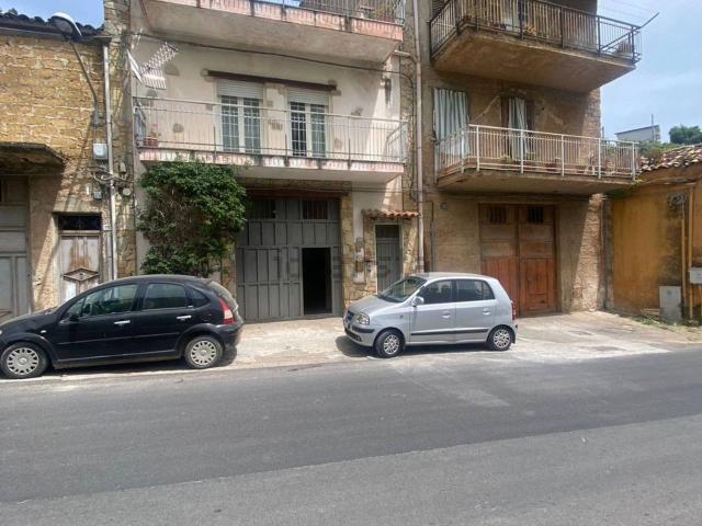 Villetta indipendente in vendita di 442 m² in Via Alcide De Gasperi, 168