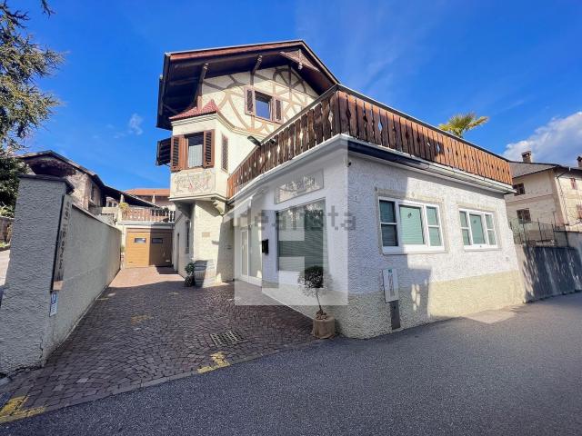 Villetta indipendente in vendita di 442 m² in Via Von Wolkenstein Oswald