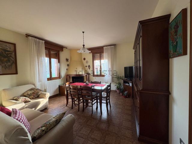 Villetta indipendente in vendita di 444 m² in Via 21 Aprile 1945, 62