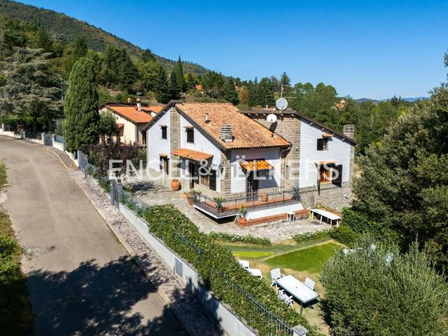 Villetta indipendente in vendita di 444 m² in Via della Collina