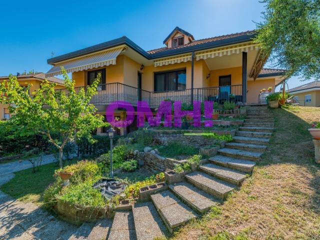 Villetta indipendente in vendita di 444 m² in Via Omero, 6