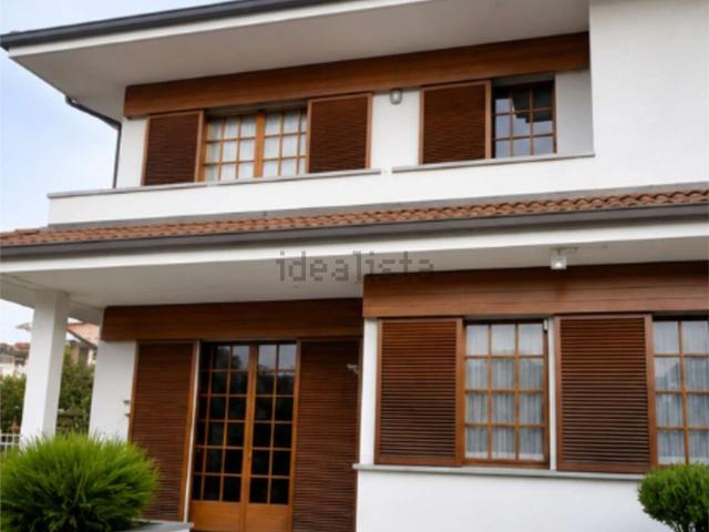 Villetta indipendente in vendita di 444 m² in Via Rodi, 22