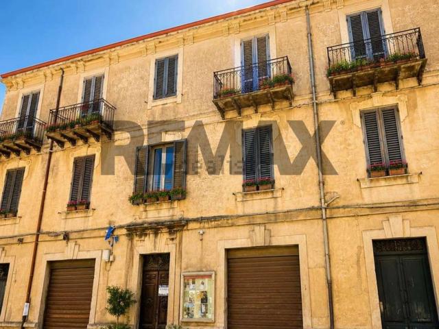 Villetta indipendente in vendita di 444 m² in Via Roma, 11
