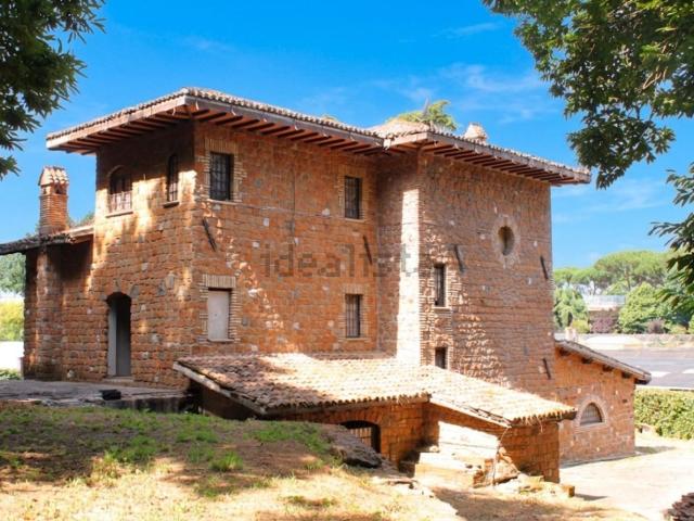 Villetta indipendente in vendita di 445 m² in Via Casilina, 486